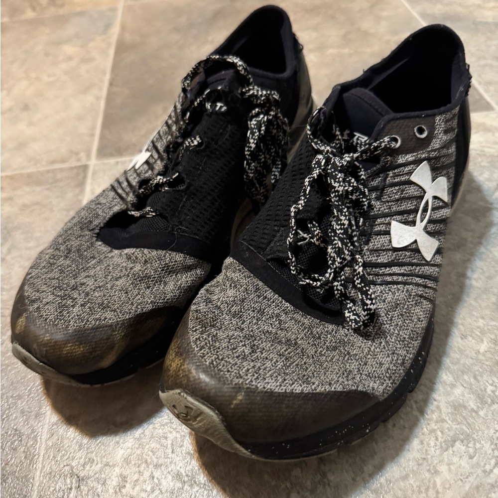 Under Armour Men's Black and Gray Athletic Shoes